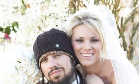 Reggie Arvizu and Dena Beber
Photography: Tony Florez Photography
Read More:
http://www.insideweddings.com/weddings/dena-beber-and-reggie-arvizu/196/ Korn bassist and bride on wedding day