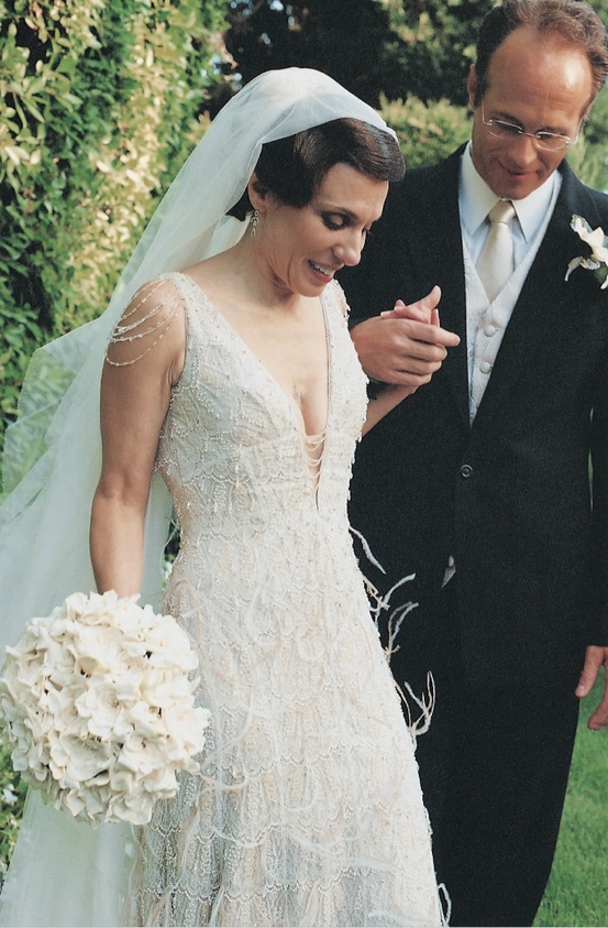 Vintage-Inspired Wedding Dress
Photography: Lara Porzak Photography
Read More:
http://www.insideweddings.com/weddings/vintage-art-deco-style-poolside-wedding-in-beverly-hills/106/ Low cut ivory lace wedding dress with feathers
