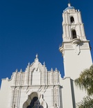 Church in San Diego
Photography: Dalal Photography
Read More:
http://www.insideweddings.com/weddings/holiday-wedding-with-woodsy-winter-decor-elements/421/ The Immaculata Parish at University of San Diego