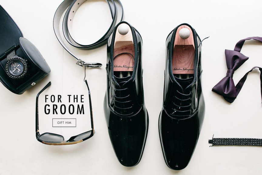 Article: 8 Sophisticated Groom Gifts He'll Love
Photography: Callaway Gable
Read More:
http://www.insideweddings.com/news/planning-design/8-sophisticated-groom-gifts-hell-love/1839/
