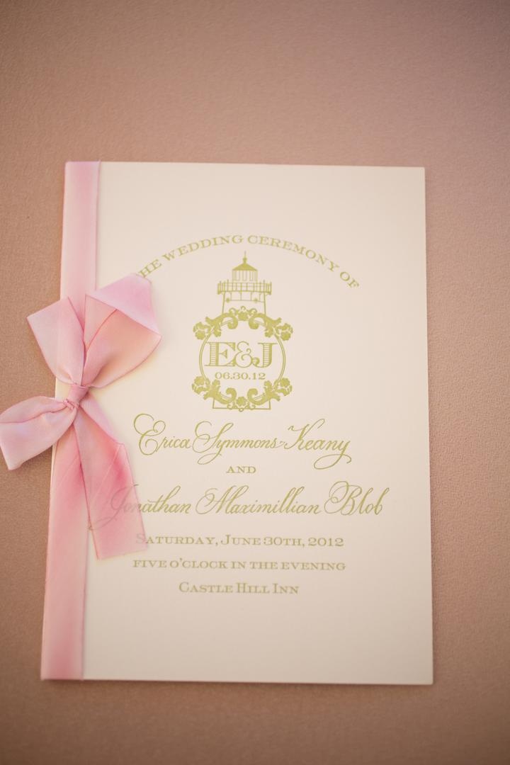 Lighthouse Ceremony Program
Photography: Carrie Rodman Photography
Read More:
http://www.insideweddings.com/weddings/new-england-summer-wedding-by-the-seashore/429/ Pink and gold wedding program with monogram