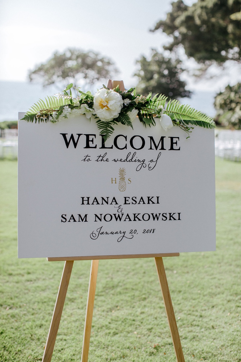 Hawaii Wedding Welcome Sign
Photography: Chris J. Evans Photography
Read More:
http://www.insideweddings.com/weddings/outdoor-winter-ceremony-and-reception-on-the-big-island-in-hawaii/1306/ wedding welcome sign fern tropical leaves flowers pineapple monogram on wood easel outdoor ceremony