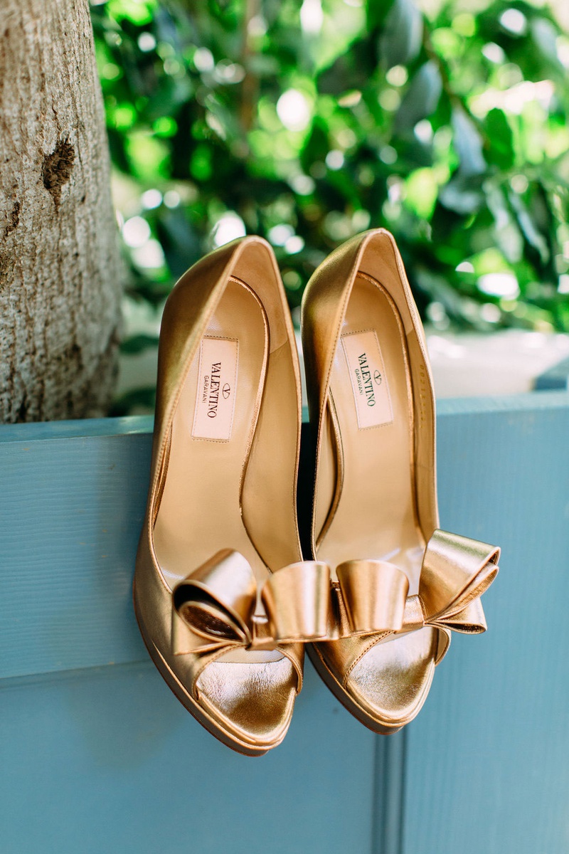 Gold Metallic Bridal Heels with Bows
Photography: Ashley Paige Photography
Read More:
http://www.insideweddings.com/weddings/elegant-outdoor-fall-wedding-at-a-rustic-chic-venue-in-malibu/1244/ wedding heels shoes bridal pumps peep toe bow detail metallic gold valentino heels