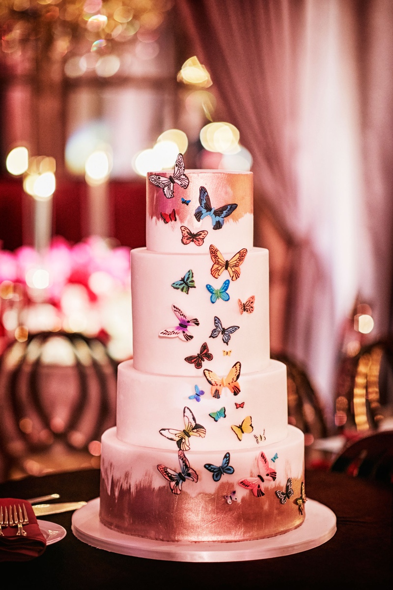 Wedding Cake with Butterfly Motif
Photography: KingenSmith
Read More:
http://www.insideweddings.com/weddings/luxurious-wedding-featuring-sentimental-butterfly-decor-in-chicago/1348/ four layer wedding cake with brushstroke accents and colorful butterfly design applique
