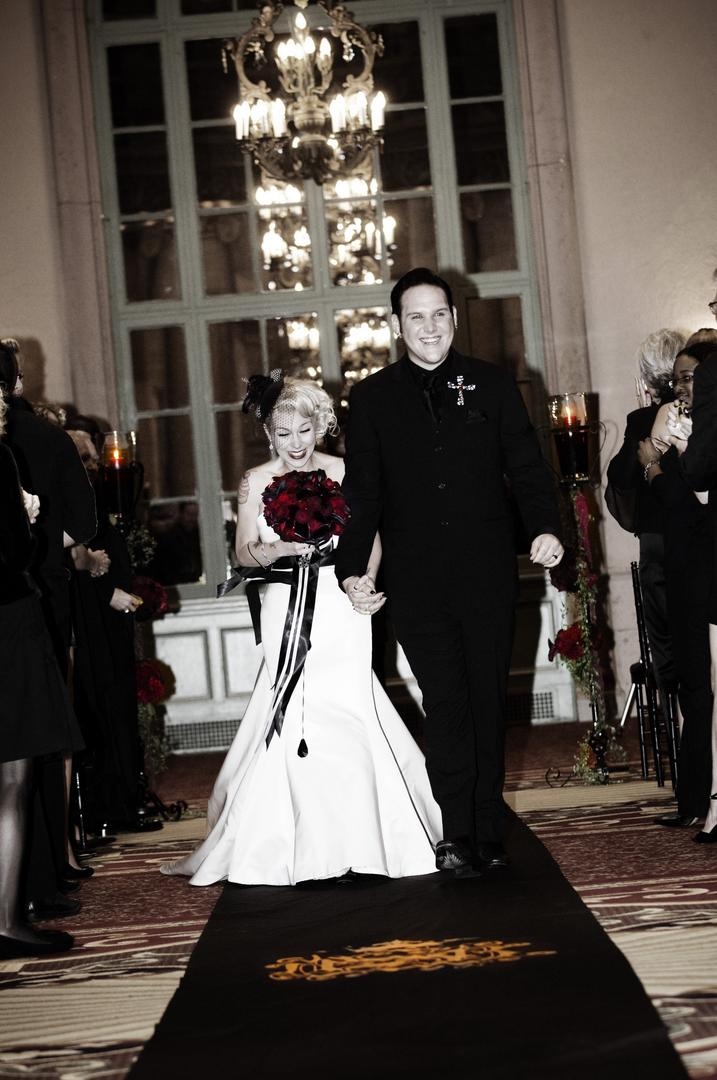 Brandon Saller, Drummer of Atreyu, and His Bride
Photography: Barnet Photography
Read More:
http://www.insideweddings.com/weddings/ashley-reeves-and-brandon-saller/261/ Brandon Saller, drummer of Atreyu, with bride in a stapless Alvina Valenta dress with a black sash