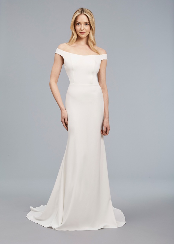 Romy
Photography: Sarra Fleur
Read More:
http://www.insideweddings.com/lookbook/9147/anne-barge-atlanta/blue-willow-bride-spring-2018/ Blue Willow Bride Spring 2018 bridal collection Romy wedding dress crepe sheath gown