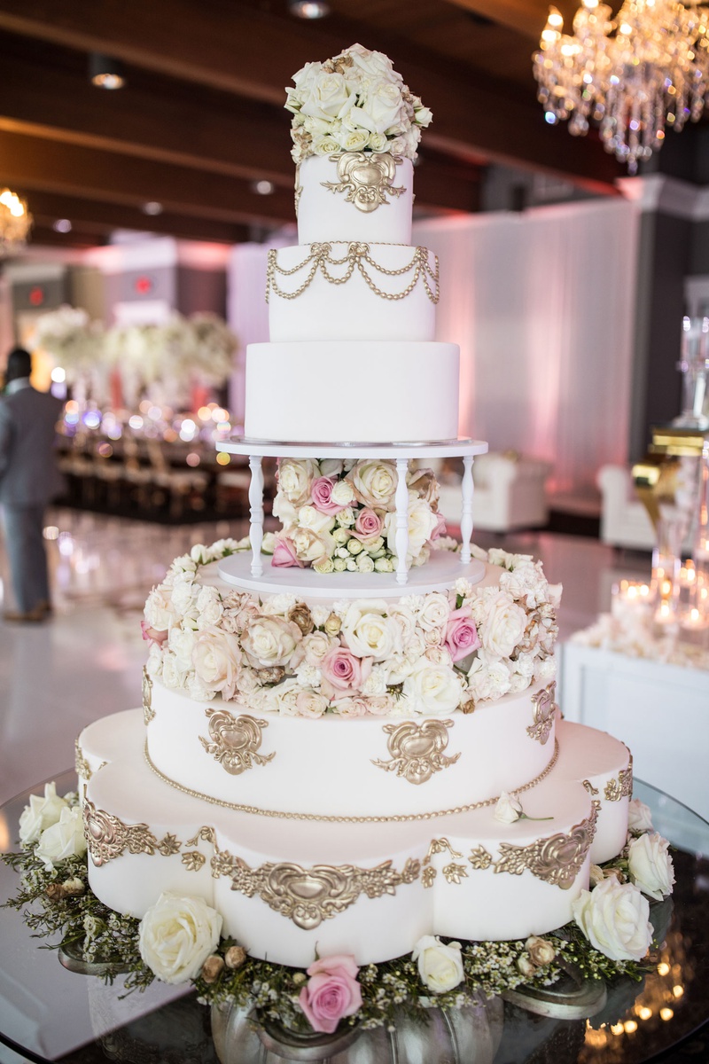 Royal Wedding Cake with Fresh Flowers
Photography: Brian Bossany Photography
Read More:
http://www.insideweddings.com/weddings/luxurious-heaven-inspired-royal-wedding-celebration-in-minneapolis/1333/ wedding cake with gold details fresh and sugar flowers scallop details pretty table royal monogram