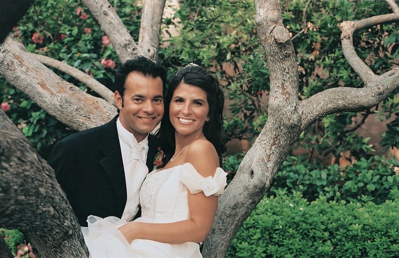 Bride and Groom in Tree
Photography: Simone %26 Martin Photography
Read More:
http://www.insideweddings.com/weddings/a-midsummer-nights-dream-wedding-in-beverly-hills-california/58/ newylweds pose on tree branches