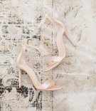 Champagne-Hued Heels, Ankle Straps
Photography: Brandon Kidd Photography
Read More:
http://www.insideweddings.com/weddings/vibrant-alfresco-ceremony-ballroom-reception-in-newport-beach-ca/951/ champagne hued heels ankle straps gems over toe accessories