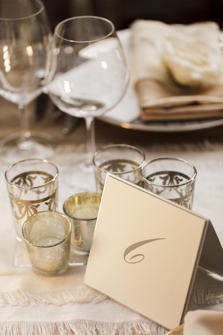 Simple Table Card
Photography: Chrisman Studios
Read More:
http://www.insideweddings.com/weddings/gorgeous-alfresco-garden-wedding-in-bel-air-california/436/ Ivory paper printed with gold number