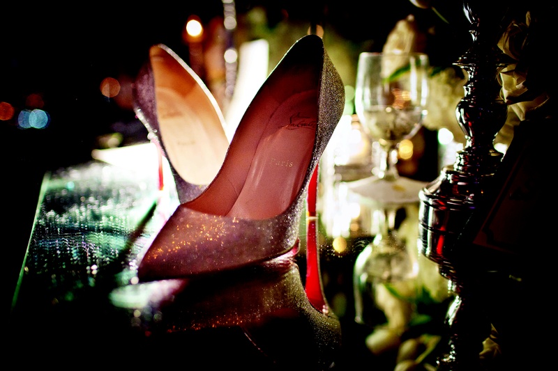 Sparkling Wedding Pumps
Photography: Collins Metu Photography
Read More:
http://www.insideweddings.com/weddings/sarita-minor-and-jarett-dillard/432/ Glitter Christian Louboutin heels on mirror table