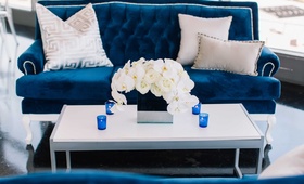 Rehearsal Dinner Décor with Blue and White Accents
Photography: Vue Photography
Read More:
http://www.insideweddings.com/weddings/detroit-lions-qb-matthew-staffords-southern-style-rehearsal-dinner/739/ detriot lions quarterback matthew stafford rehearsal dinner decor blue white couch flowers candles