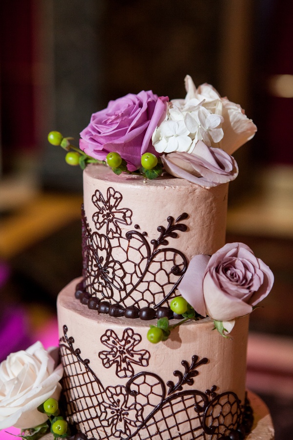 Round Cake Decorated With Piping And Fresh Roses Round Cake Decorated With Piping And Fresh Roses