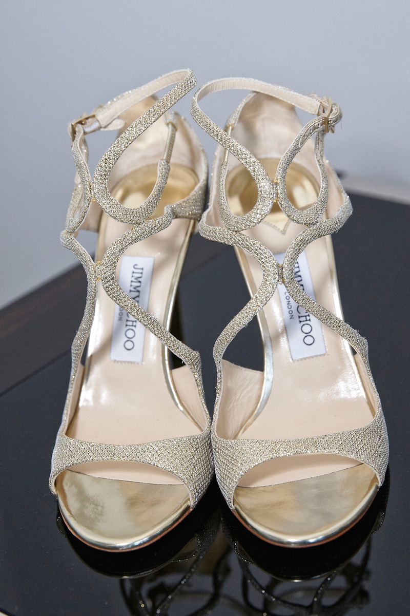 Gold Open-Toe Wedding Shoes
Photography: KingenSmith
Read More:
http://www.insideweddings.com/weddings/catholic-ceremony-soft-romantic-fairy-tale-reception-in-chicago/754/ jimmy choo gold wedding shoes peep toe sandals