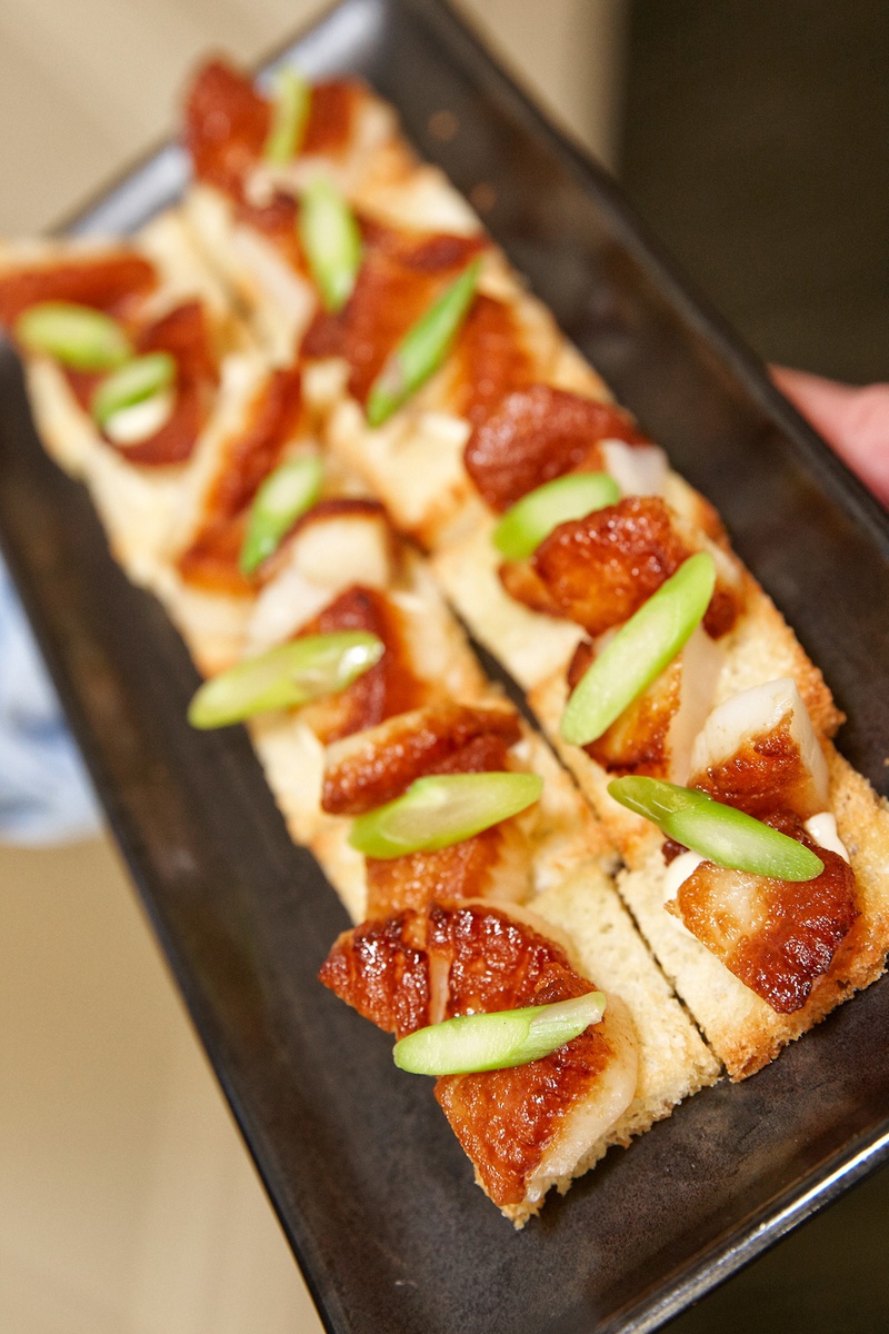 Hors d'Oeuvres on a Tray
Photography: KingenSmith
Read More:
http://www.insideweddings.com/weddings/catholic-ceremony-soft-romantic-fairy-tale-reception-in-chicago/754/ bread based Hors D'oeuvre on a tray at Chicago wedding