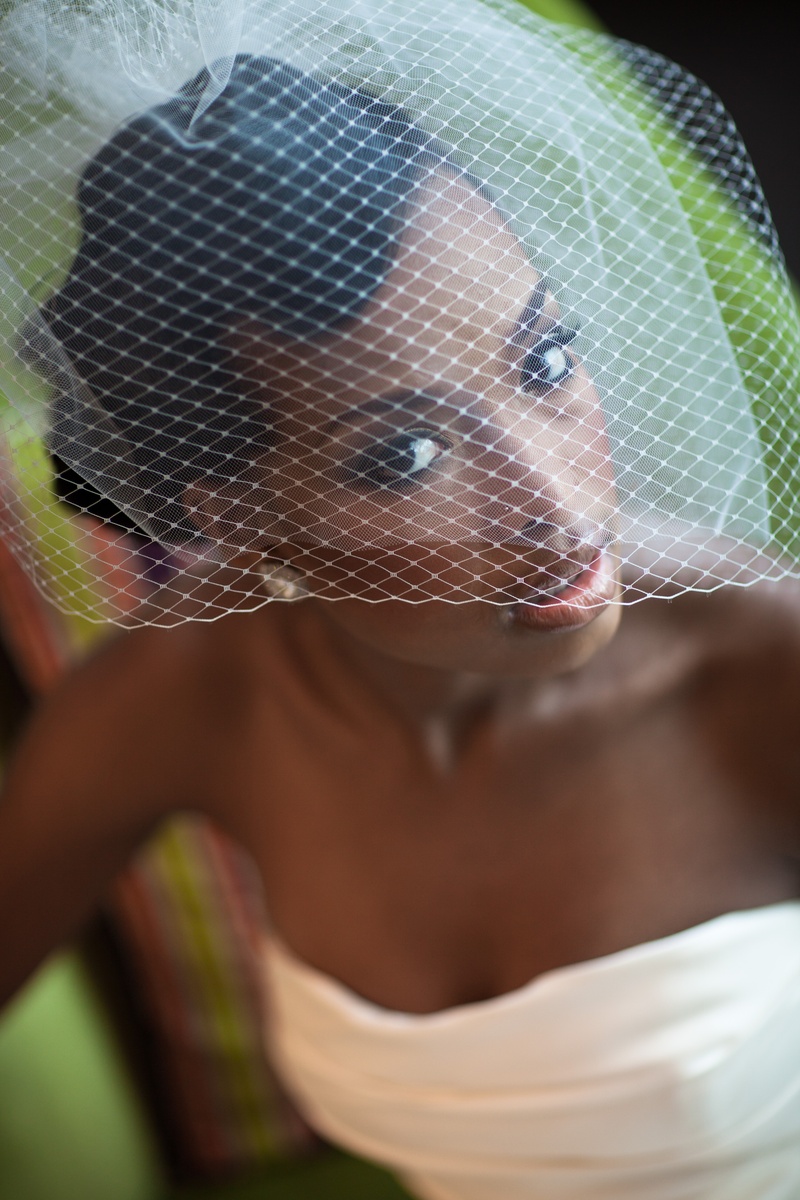 Blusher Veil
Photography: Collins Metu Photography
Read More:
http://www.insideweddings.com/weddings/sarita-minor-and-jarett-dillard/432/ Sarita Minor in strapless dress with netted short veil