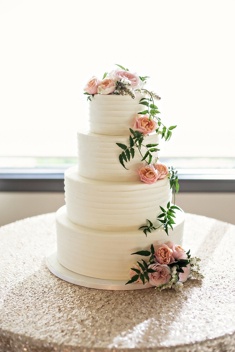 Fresh Garden Roses on Wedding Cake
Photography: Laurie Bailey Photography
Read More:
http://www.insideweddings.com/weddings/oceanfront-wedding-ceremony-classic-romantic-ballroom-reception/854/ four tiered wedding cake with buttercream frosting, blush garden roses, greenery
