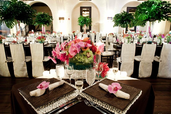 Tropical Wedding Table Decoration With Orchids And Pebble Placemat Tropical Wedding Table Decoration With Orchids And Pebble Placemat