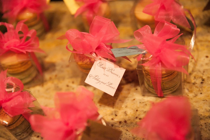 French Macarons in Clear Boxes
Photography: Michael Carr Photography
Read More:
http://www.insideweddings.com/weddings/traditional-church-ceremony-forest-inspired-reception-in-houston/695/ Pink ribbon bows on boxes of French macaron wedding favors