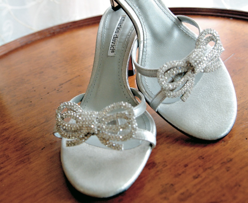 Article: Why Brides Are Getting Behind the Bow Trend
Photography: Aaron Delesie Photographer
Read More:
http://www.insideweddings.com/news/fashion/why-brides-are-getting-behind-the-bow-trend/1234/