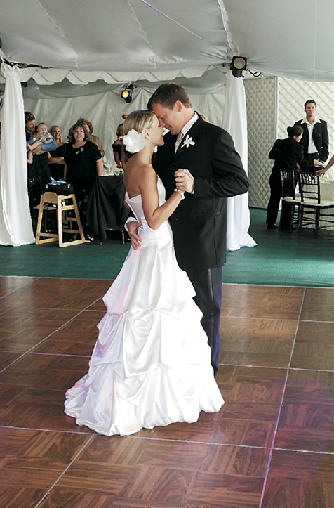 Couple's First Dance
Photography: Jaysun McMillin
Read More:
http://www.insideweddings.com/weddings/classic-summer-wedding-with-bright-color-palette-in-san-diego/80/ Bride and groom dancing on dance floor