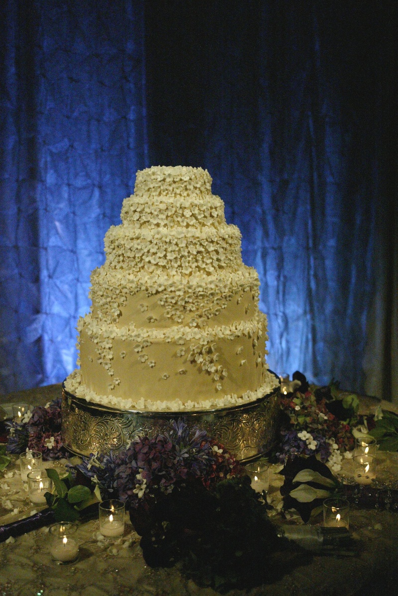 Sugar Flower-Embellished Cake
Photography: Lyn Sims Photographer
Read More:
http://www.insideweddings.com/weddings/glamorous-fall-wedding-with-garden-touches-in-tucson-arizona/258/ Five layer buttercream cake with stephanotis
