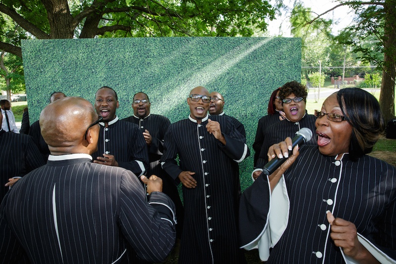 Gospel Choir at Outdoor Ceremony
Photography: Karlisch Studio
Read More:
http://www.insideweddings.com/weddings/southern-chic-wedding-in-oklahoma-with-performance-by-boyz-ii-men/697/ Billy Rivers and the Angelic Voices of Faith perform at country club wedding ceremony