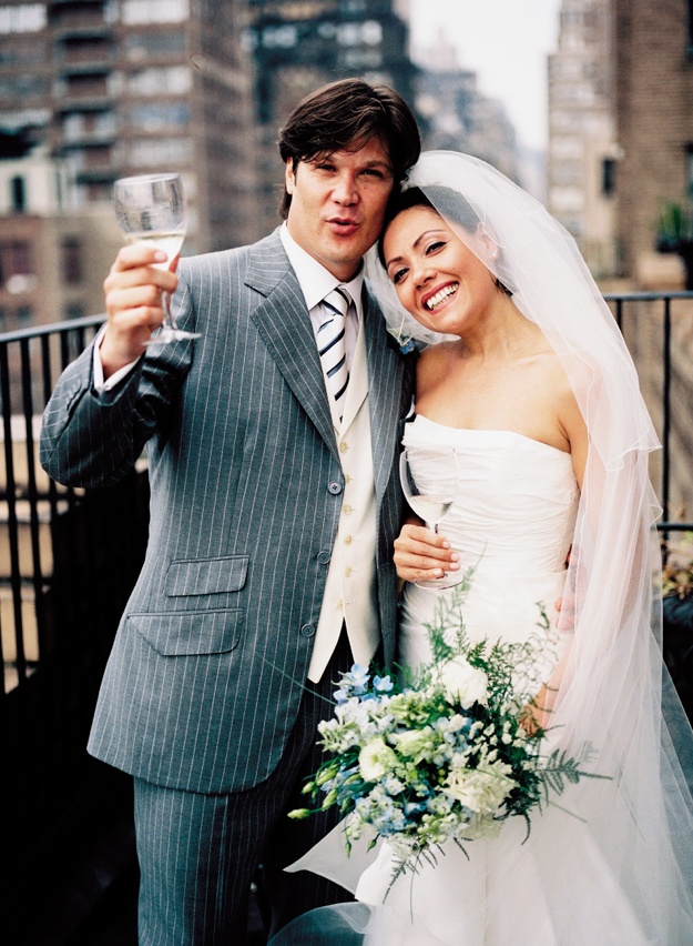 The Bride and Groom in NYC
Photography: ASI Photography
Read More:
http://www.insideweddings.com/weddings/gold-blue-green-new-york-city-summer-wedding/181/ New York City skyline and happy couple