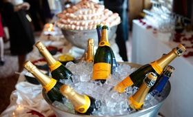 Veuve Clicquot Champagne
Photography: Dalal Photography
Read More:
http://www.insideweddings.com/weddings/elegant-affair-at-the-university-club-chicago/357/ Bottles of Veuve Clicquot Champagne on ice at a wedding cocktail hour