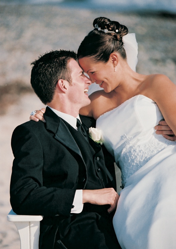 Beachside Bride %26 Groom
Photography: Barnet Photography
Read More:
http://www.insideweddings.com/weddings/seaside-celebration-in-orange-county-california/32/ Bride and groom touch foreheads on sand
