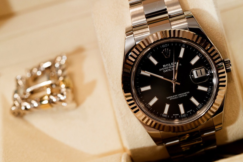 Rolex Watch for Groom
Photography: Bob %26 Dawn Davis Photography
Read More:
http://www.insideweddings.com/weddings/modern-glamorous-jewish-wedding-with-unique-decor-in-chicago/1154/ wedding jewelry for men rolex watch gold and black wedding day accessories for grooms