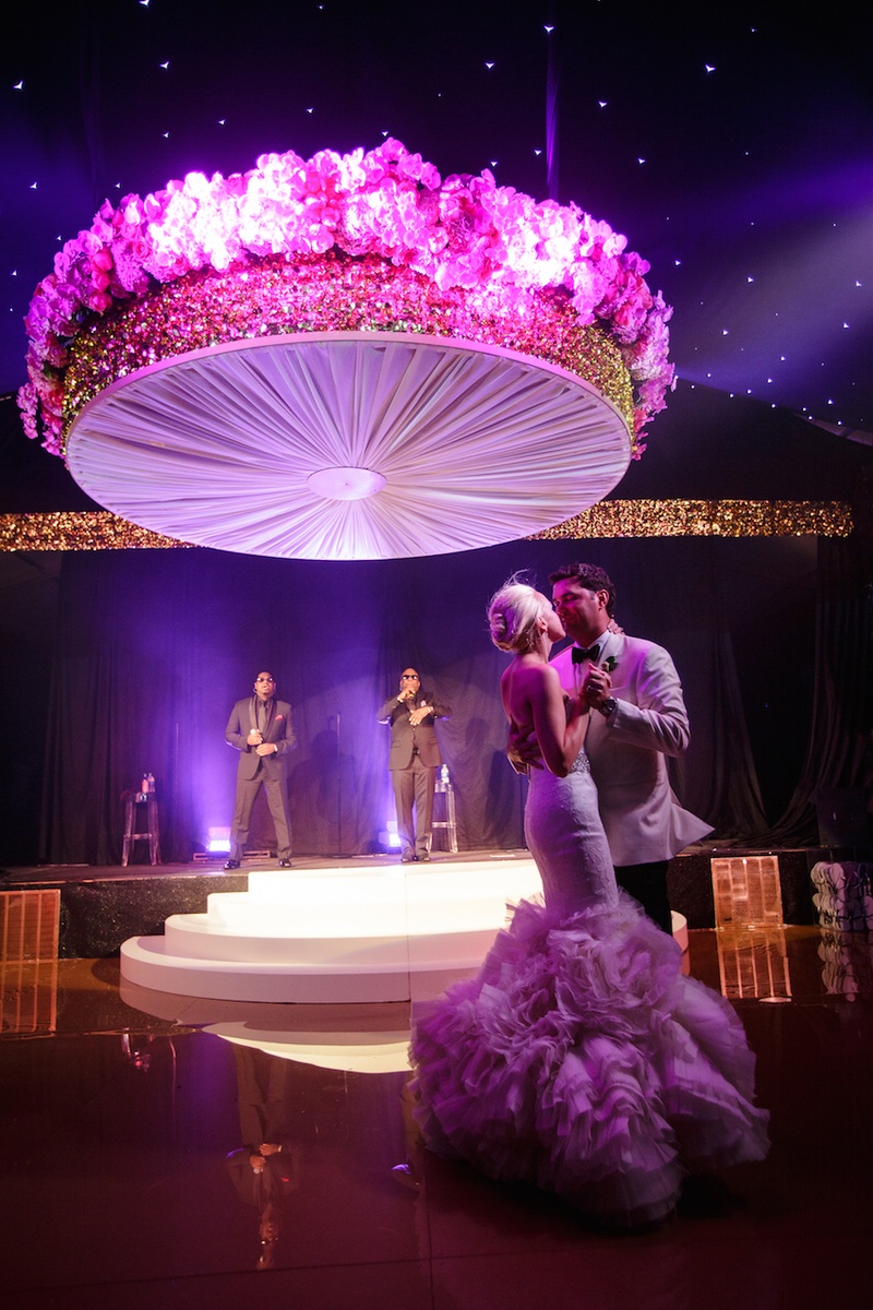 Newlyweds' First Dance to Boyz II Men Performance
Photography: Karlisch Studio
Read More:
http://www.insideweddings.com/weddings/southern-chic-wedding-in-oklahoma-with-performance-by-boyz-ii-men/697/ Bride in a fit-and-flare Vera Wang dress, ruffled skirt dances with groom, Boyz II Men