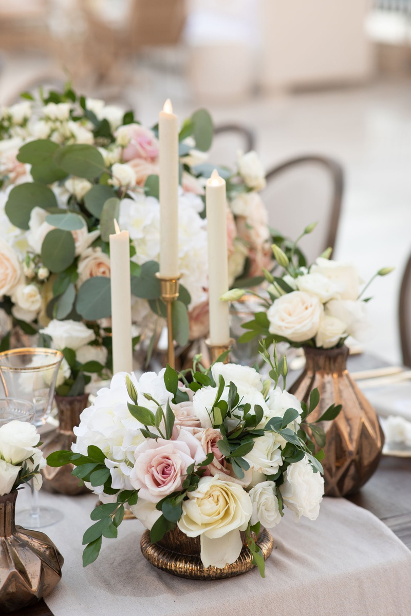 Roses %26 Greenery in Dark Metallic Vases
Photography: Collin Pierson Photography
Read More:
http://www.insideweddings.com/weddings/beach-wedding-ceremony-romantic-reception-inspiration-in-cabo/1304/ wedding vase dark metallic gold candleholder eucalyptus greenery white pink rose flowers low