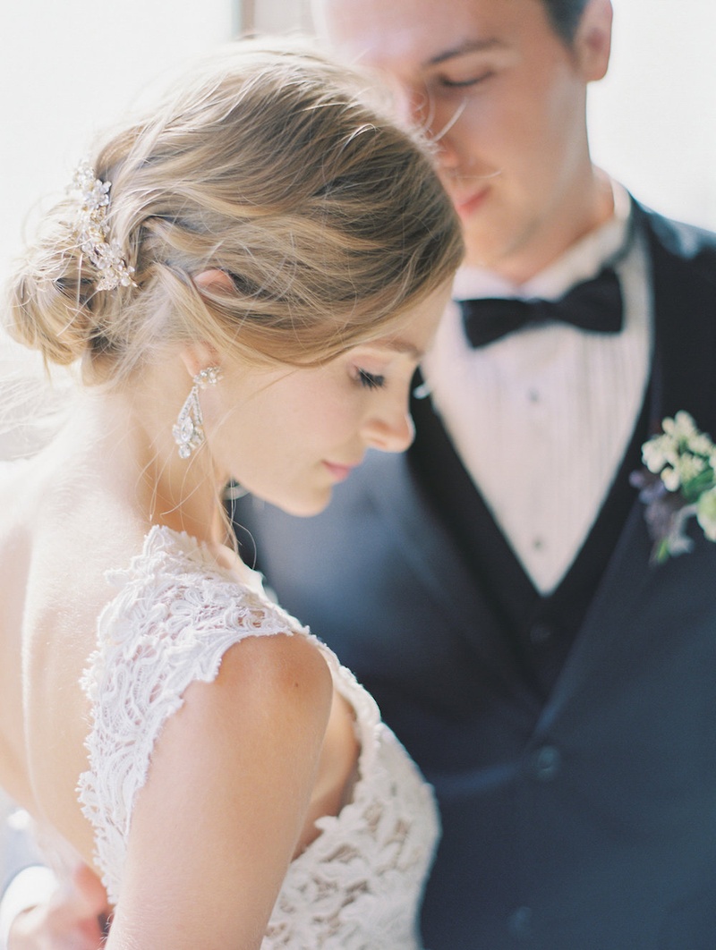Sparkling Bridal Hair Comb %26 Earrings
Photography: Steve Torres Photography
Read More:
http://www.insideweddings.com/weddings/romantic-inspirational-shoot-at-a-historic-venue-in-downtown-la/724/ Bride in "Carla" from JINZA Couture Bridal 2016 Collection, Elizabeth Bowers hair comb, earrings