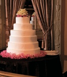 Six-Tiered White Cake
Photography: Todd Johnson Photography
Read More:
http://www.insideweddings.com/weddings/1930s-themed-wedding-at-the-millennium-biltmore-hotel-in-california/222/ Round wedding cake with pink flower base