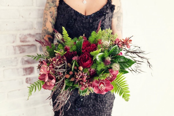 Inspirational Wedding Shoot With Black Red White Geometric D Cor