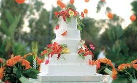 Tropical Wedding Cake
Photography: Barber Photography
Read More:
http://www.insideweddings.com/weddings/tropical-backyard-wedding-with-bright-citrus-hues-in-san-diego/121/ Five layer white wedding cake with edible tropical flowers