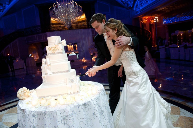 Cake Cutting
Photography: Josh Lynn Photography
Read More:
http://www.insideweddings.com/weddings/purple-white-gold-new-jersey-celebration/339/ Bride and groom cut the wedding cake