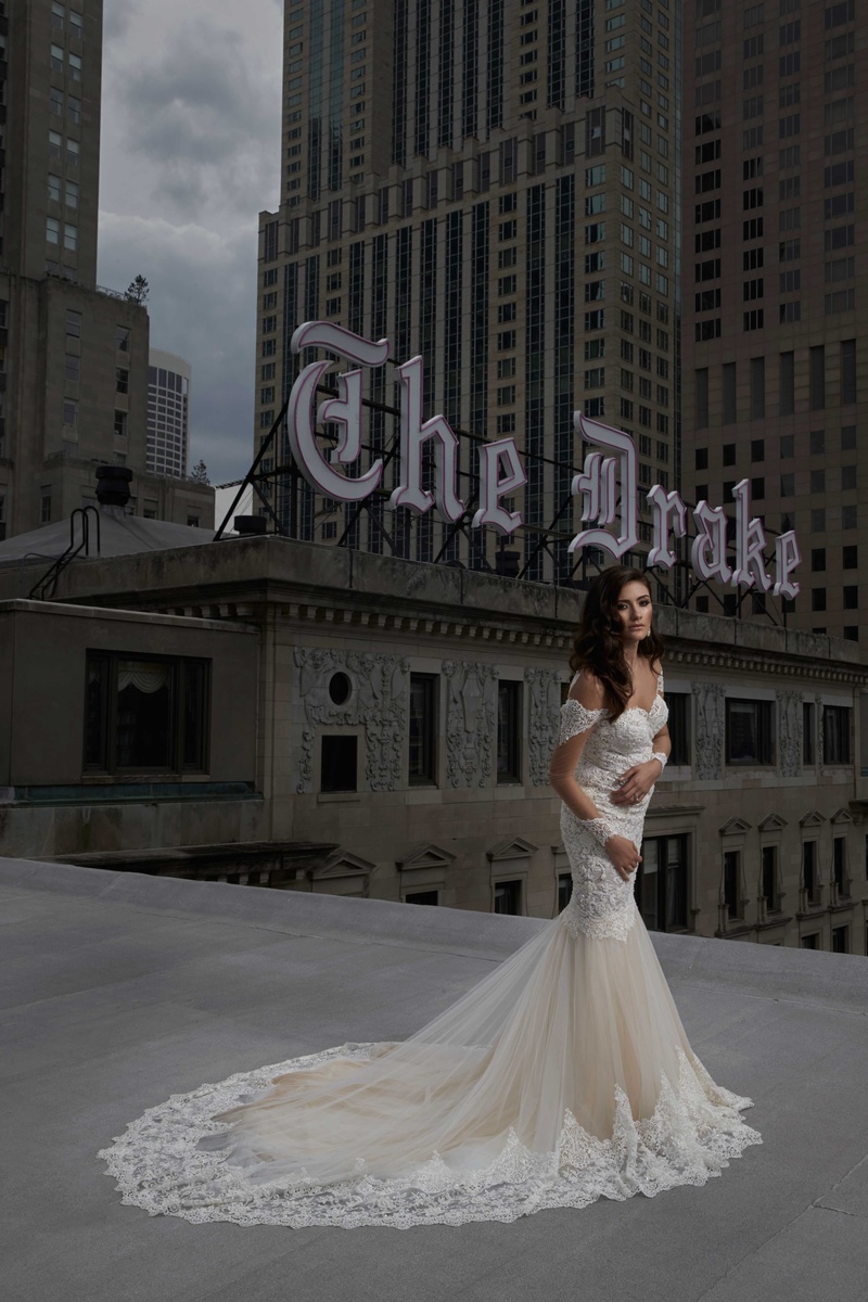 Bride Poses on Rooftop
Photography: Collin Pierson Photography
Read More:
http://www.insideweddings.com/weddings/bold-and-bright-wedding-styled-shoot-inspired-by-marrakesh-morocco/825/ bride in lace trumpet dress long curled hair posing rooftop of the drake hotel chicago