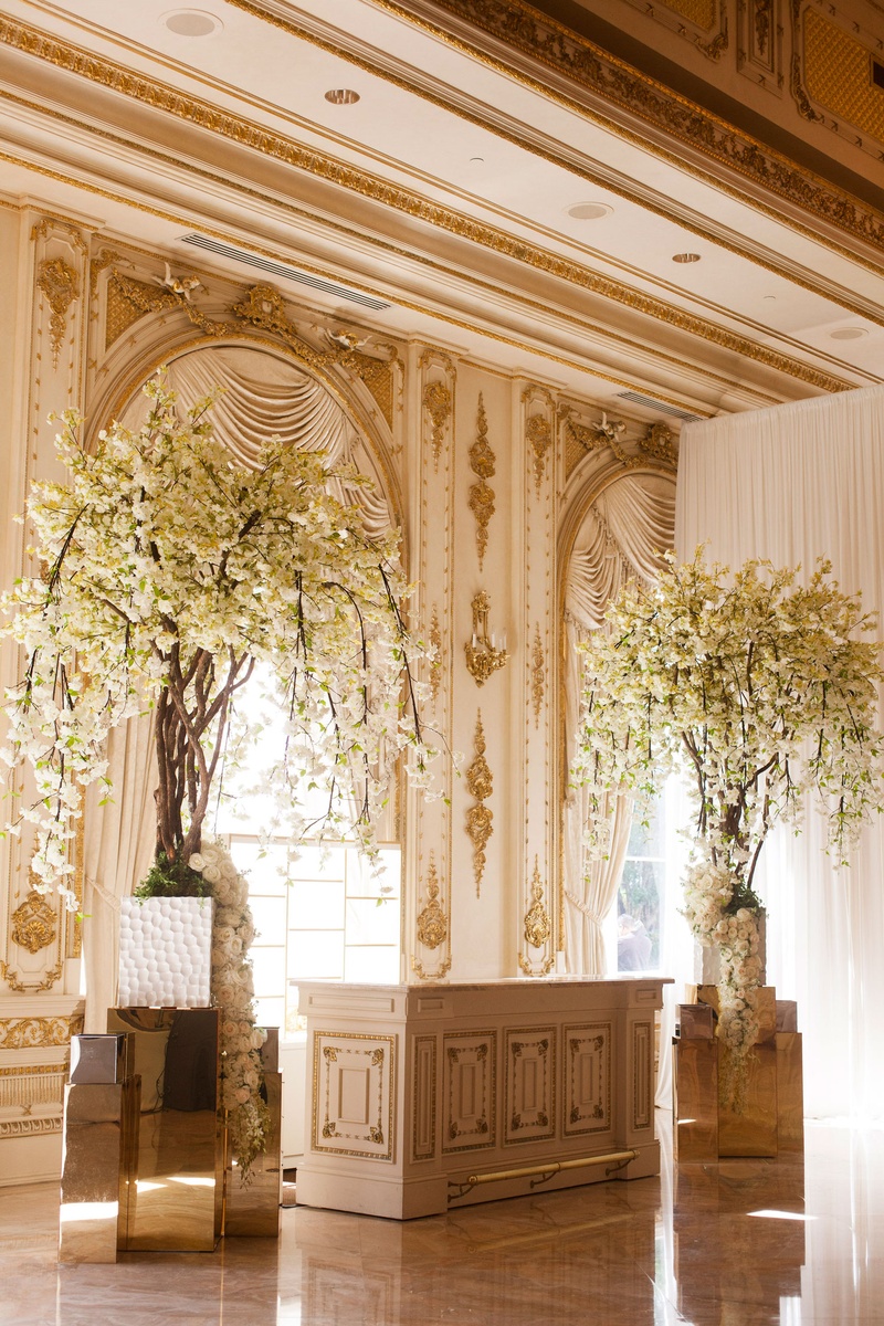 Bar Area with Tall Tree Arrangements
Photography: Nancy Cohn Photography
Read More:
http://www.insideweddings.com/weddings/destination-wedding-with-white-gold-color-palette-in-palm-beach/1028/ White flowers on tall tree by wedding bar white and gold bars