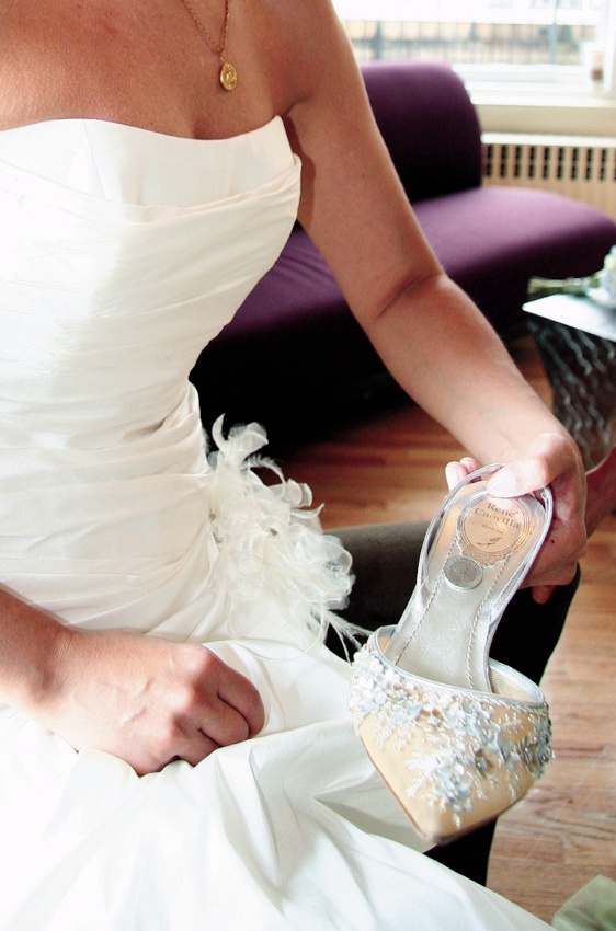 Embellished Bridal Shoes
Photography: ASI Photography
Read More:
http://www.insideweddings.com/weddings/gold-blue-green-new-york-city-summer-wedding/181/ Bride holding René Caovilla wedding heels