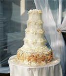 Beach Wedding Cake
Photography: John Solano Photography
Read More:
http://www.insideweddings.com/weddings/tented-beach-wedding-in-malibu-california/24/ White wedding cake with seashell cake stand