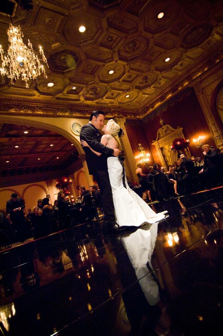 Drummer of Atreyu, Brandon Saller's First Dance
Photography: Barnet Photography
Read More:
http://www.insideweddings.com/weddings/ashley-reeves-and-brandon-saller/261/ Brandon Saller, drummer of Atreyu, dances first dance with his bride
