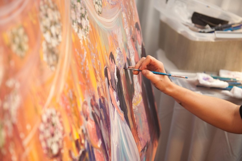 Live Artist Painting
Photography: Justin Marantz
Read More:
http://www.insideweddings.com/weddings/unforgettable-miami-wedding-with-acrobats-tiger-cubs-fireworks/437/ Artist painting scene of wedding reception on canvas