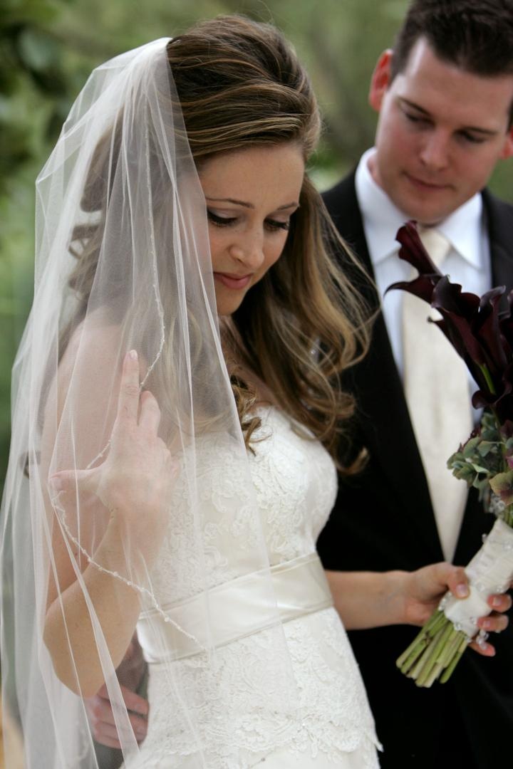 Loose Curls with Veil
Photography: Lyn Sims Photographer
Read More:
http://www.insideweddings.com/weddings/glamorous-fall-wedding-with-garden-touches-in-tucson-arizona/258/ Monique Lhuillier bridal gown and veil