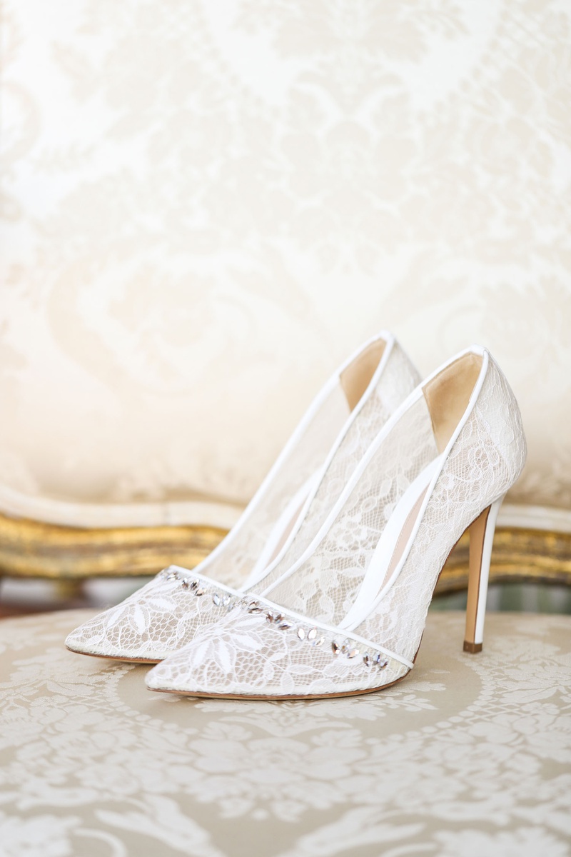 White Lace Wedding Pumps
Photography: Alain Martinez Photography
Read More:
http://www.insideweddings.com/weddings/opulent-luxury-wedding-with-white-gold-color-scheme-in-palm-beach/1375/ wedding shoes monique lhuillier heels pump crystal detail at toe floral lace