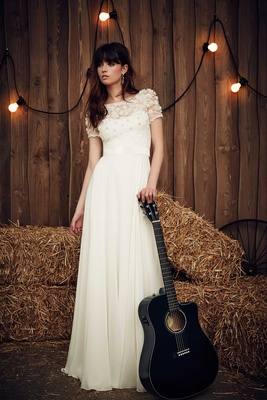 Jenny Packham 2017 Bridal Collection Taylor Sheath Wedding Dress Short Sleeves Flower Applique Jenny Packham 2017 Bridal Collection Taylor Sheath Wedding Dress Short Sleeves Flower Applique