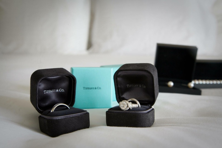 Article: The Most Coveted Color of Bridesmaid Gifts
Photography: Lawrence Crandall
Read More:
http://www.insideweddings.com/news/planning-design/the-most-coveted-color-of-bridesmaid-gifts/1241/