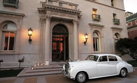 Classic White Wedding Car
Photography: Artistic Weddings Photography
Read More:
http://www.insideweddings.com/weddings/celebrity-stylist-anya-sarres-incredible-san-francisco-wedding/223/ Vintage Rolls-Royce in front of The James Leary Flood Mansion