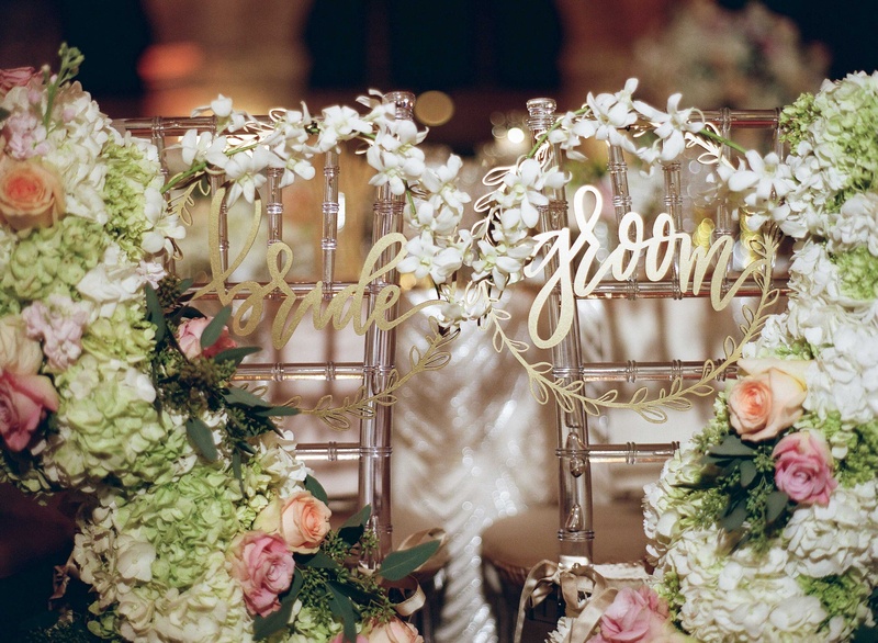 Circular Gold Bride %26 Groom Chair Signs
Photography: Kat Braman Photography
Read More:
http://www.insideweddings.com/weddings/a-sophisticated-museum-wedding-with-modern-details-in-palm-beach/899/ Laurel leaf circle bride and groom modern calligraphy chair signs lucite chairs flowers with orchids